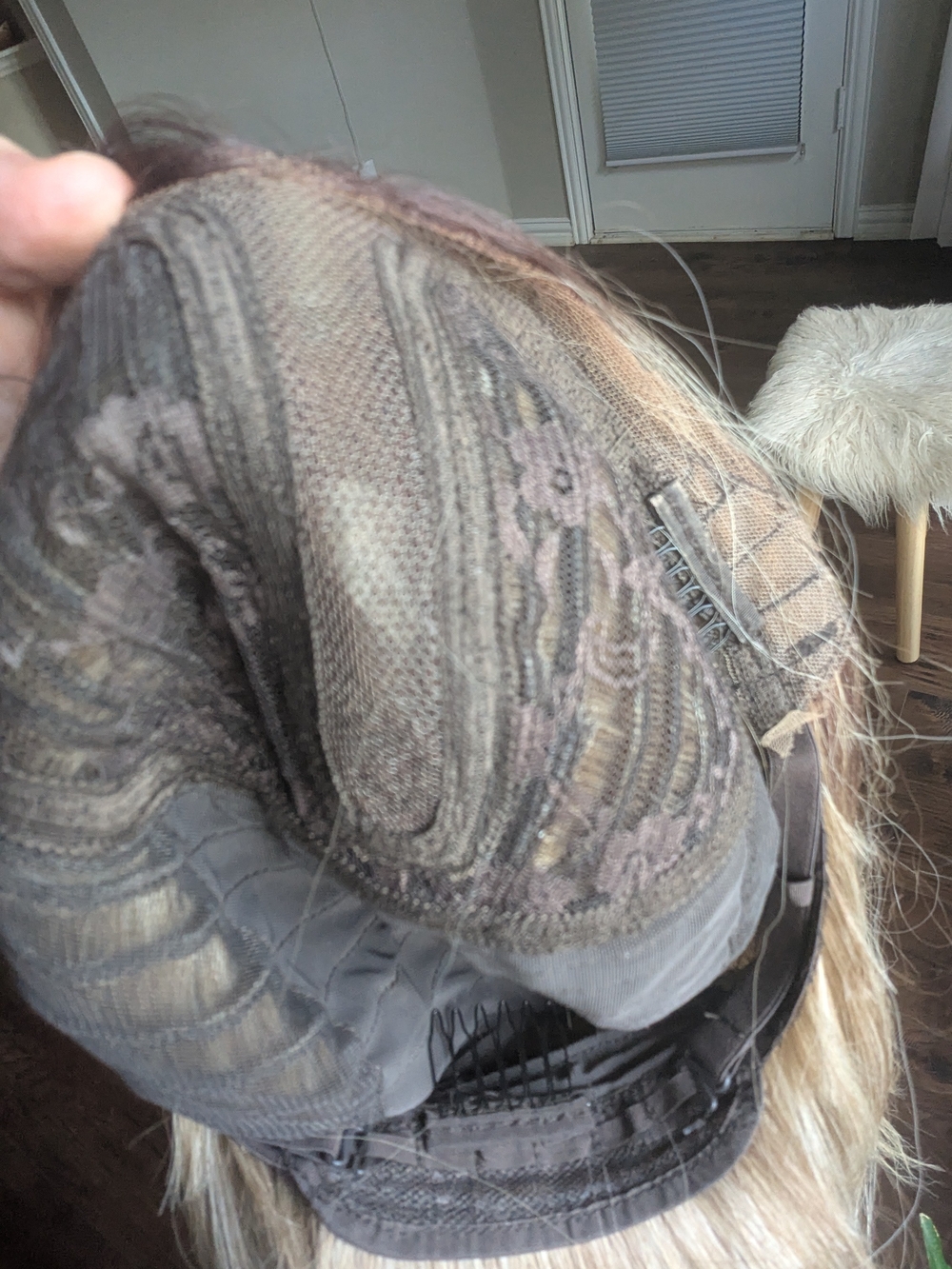 28 In Blonde High Quality Synthetic Wig -ombre Natural Light Blonde - Picture 4 of 4